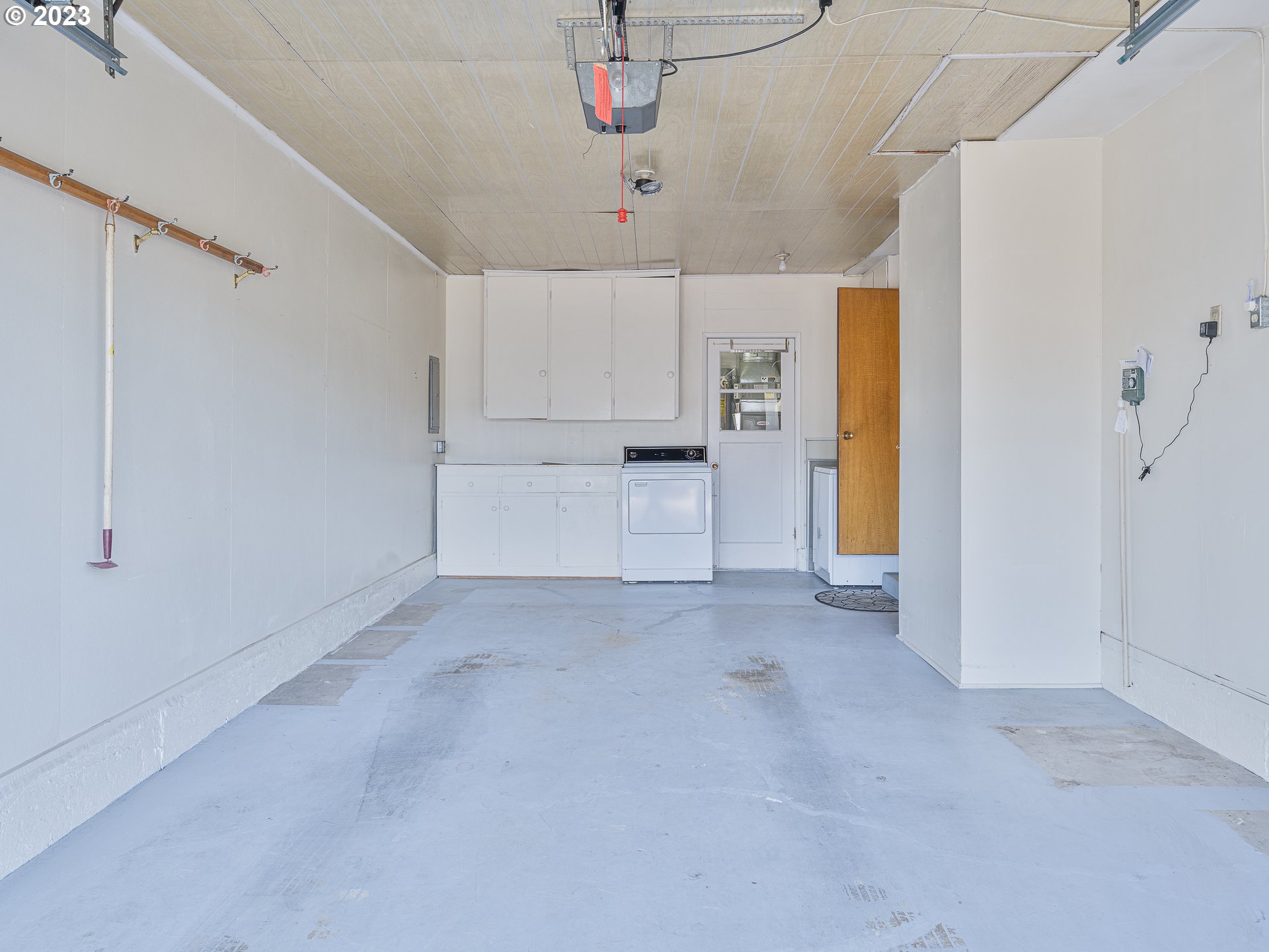 1652 Quinn Road Woodburn, OR 97071 - Photo 22 of 28 Garage