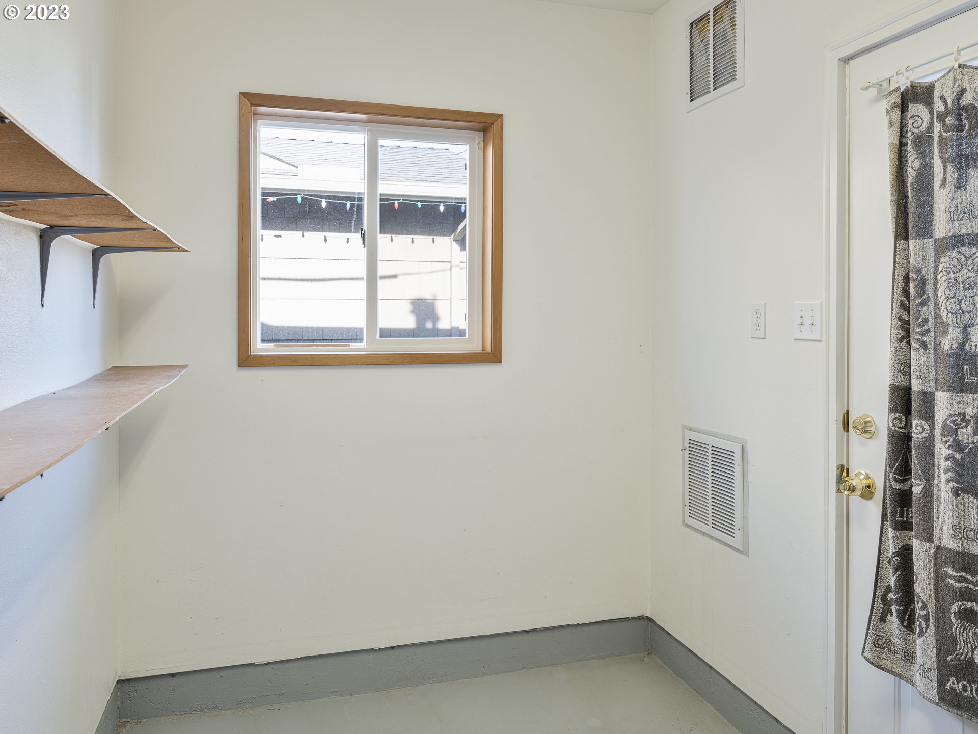 1652 Quinn Road Woodburn, OR 97071 - Photo 24 of 28 Utility Room