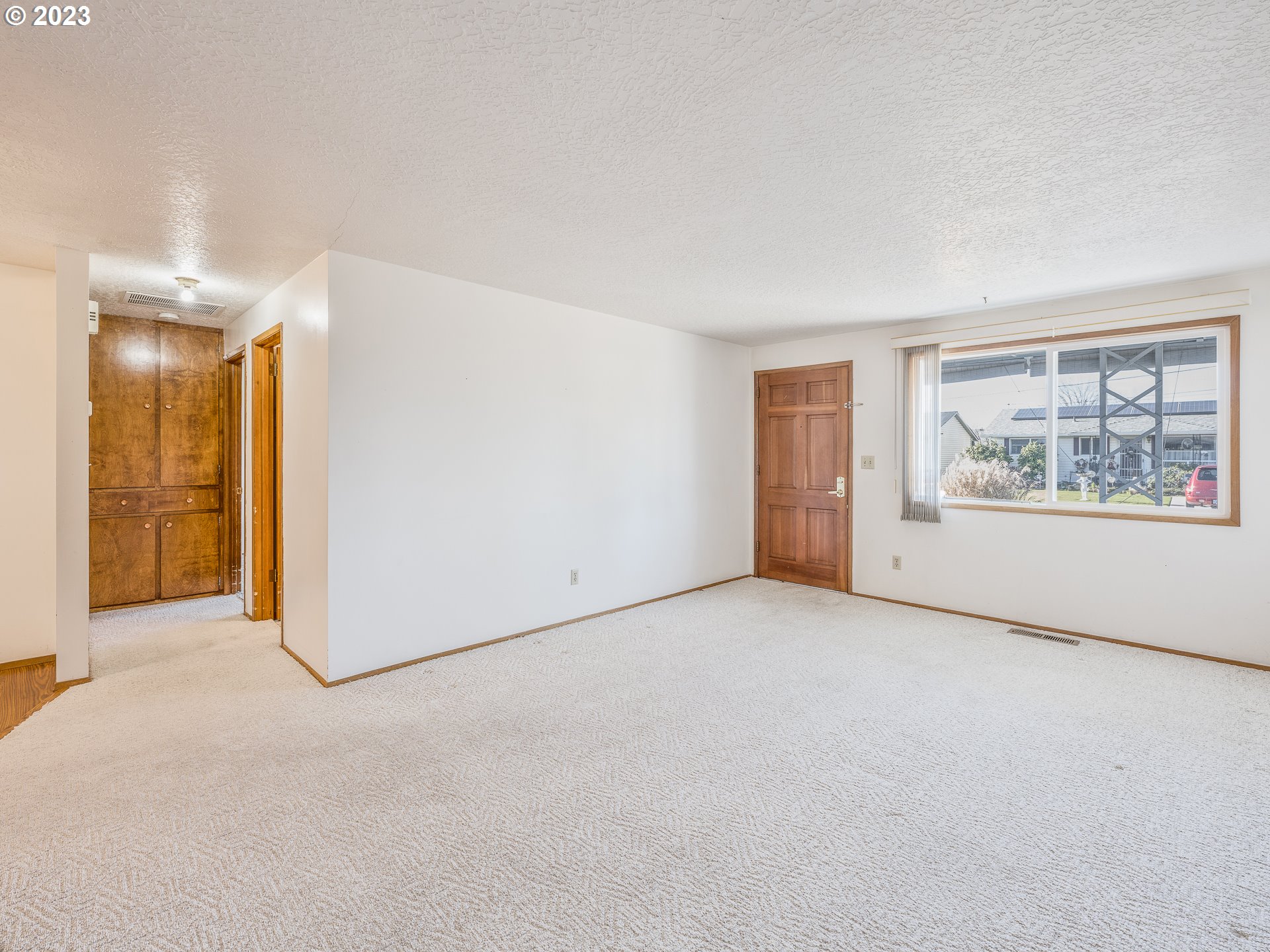 1652 Quinn Road Woodburn, OR 97071 - Photo 5 of 28 Living Room
