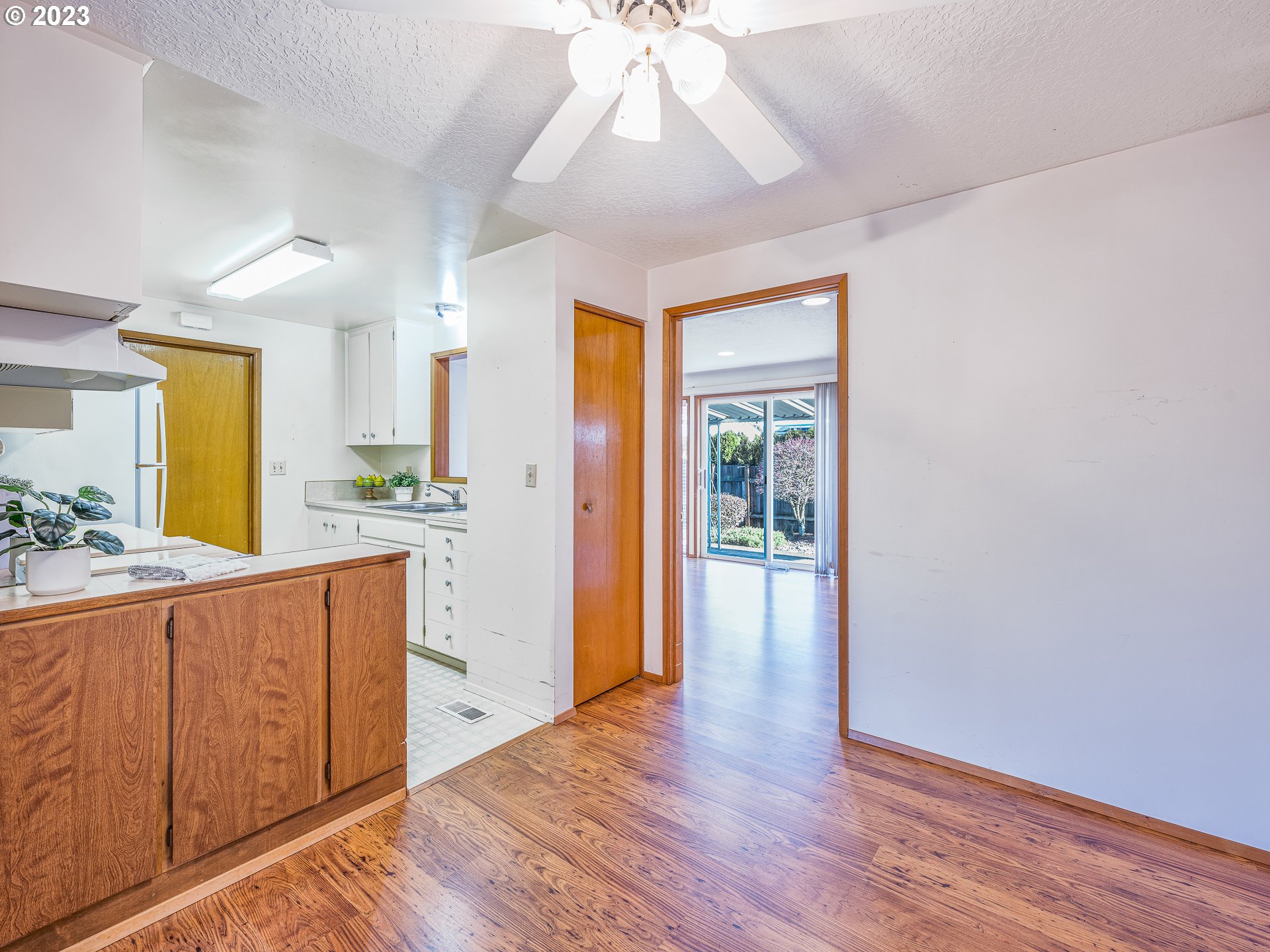 1652 Quinn Road Woodburn, OR 97071 - Photo 7 of 28 Kitchen/Dining Room