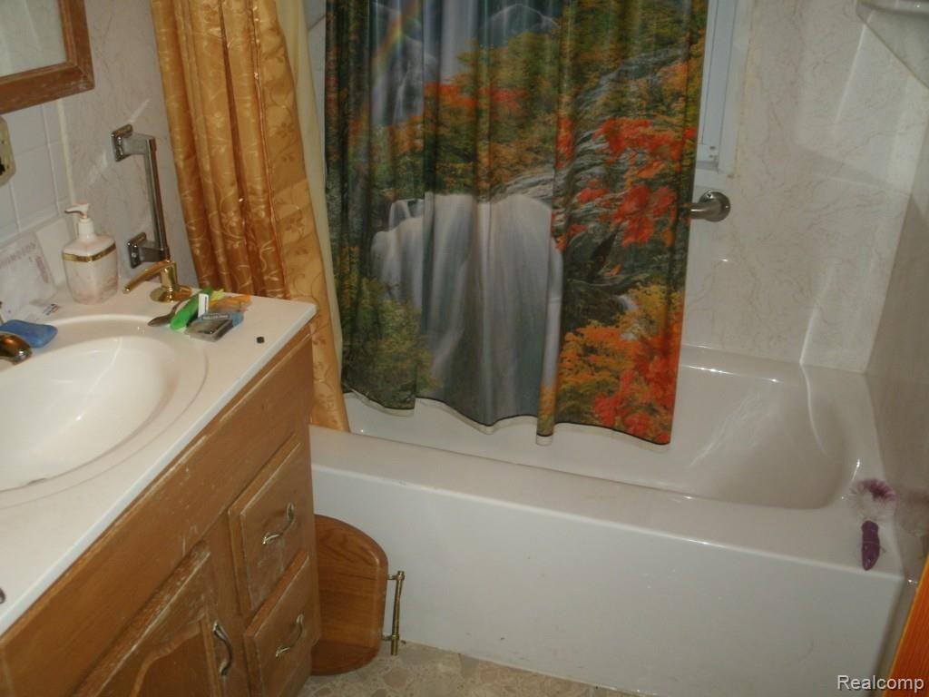 30098 Fort Road Rockwood, MI 48173 - Photo 18 of 21 360.jpg