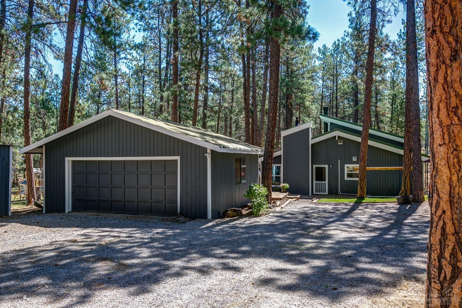 69330 Deer Ridge Lane Sisters, OR 97759 - Photo 1 of 21 Primary Photo