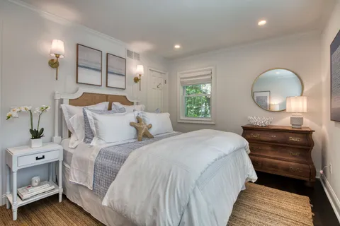 45 Wooded Oak Lane, East Hampton, NY 11937