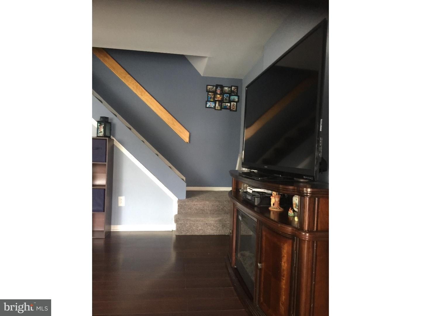 3202 Danley Road Philadelphia, PA 19154 - Photo 8 of 17 Living Room