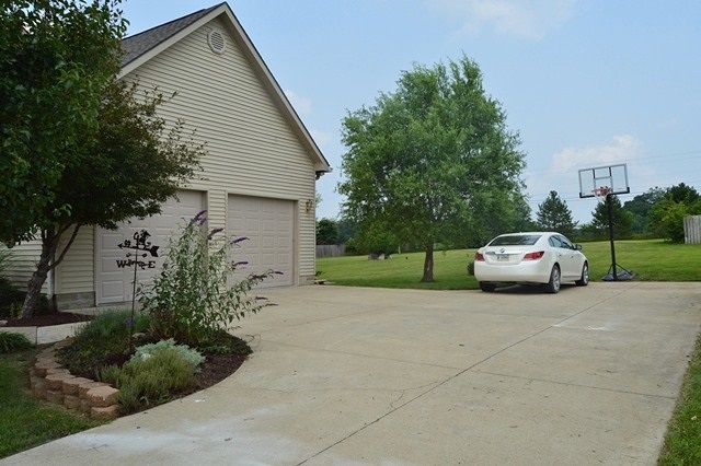 8283 South Stone Ridge Road Bloomington, IN 47401 - Photo 2 of 30 Gallery Image 2
