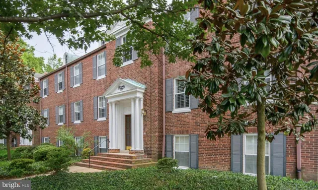 $519,000 | 402 Commonwealth Avenue, Unit 206, Alexandria, VA 22301