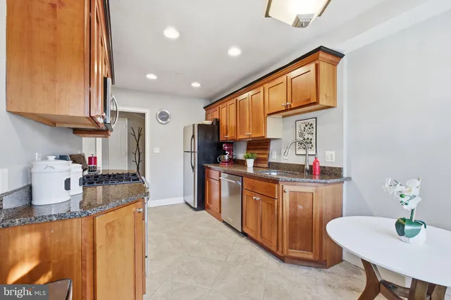 $519,000 | 402 Commonwealth Avenue, Unit 206, Alexandria, VA 22301