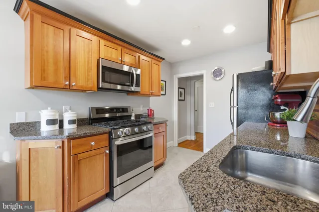 $519,000 | 402 Commonwealth Avenue, Unit 206, Alexandria, VA 22301