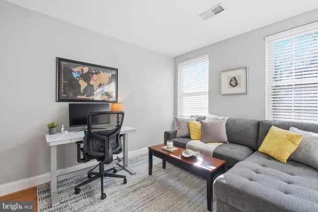 $519,000 | 402 Commonwealth Avenue, Unit 206, Alexandria, VA 22301