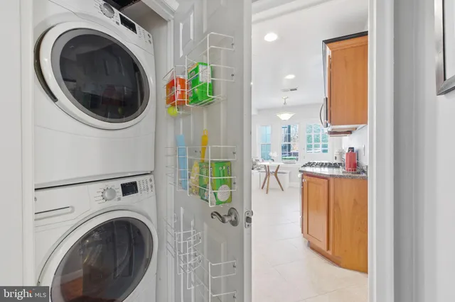 $519,000 | 402 Commonwealth Avenue, Unit 206, Alexandria, VA 22301