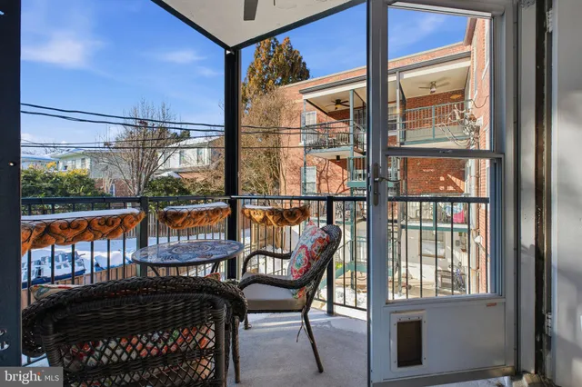 $519,000 | 402 Commonwealth Avenue, Unit 206, Alexandria, VA 22301