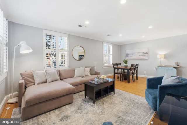 $519,000 | 402 Commonwealth Avenue, Unit 206, Alexandria, VA 22301