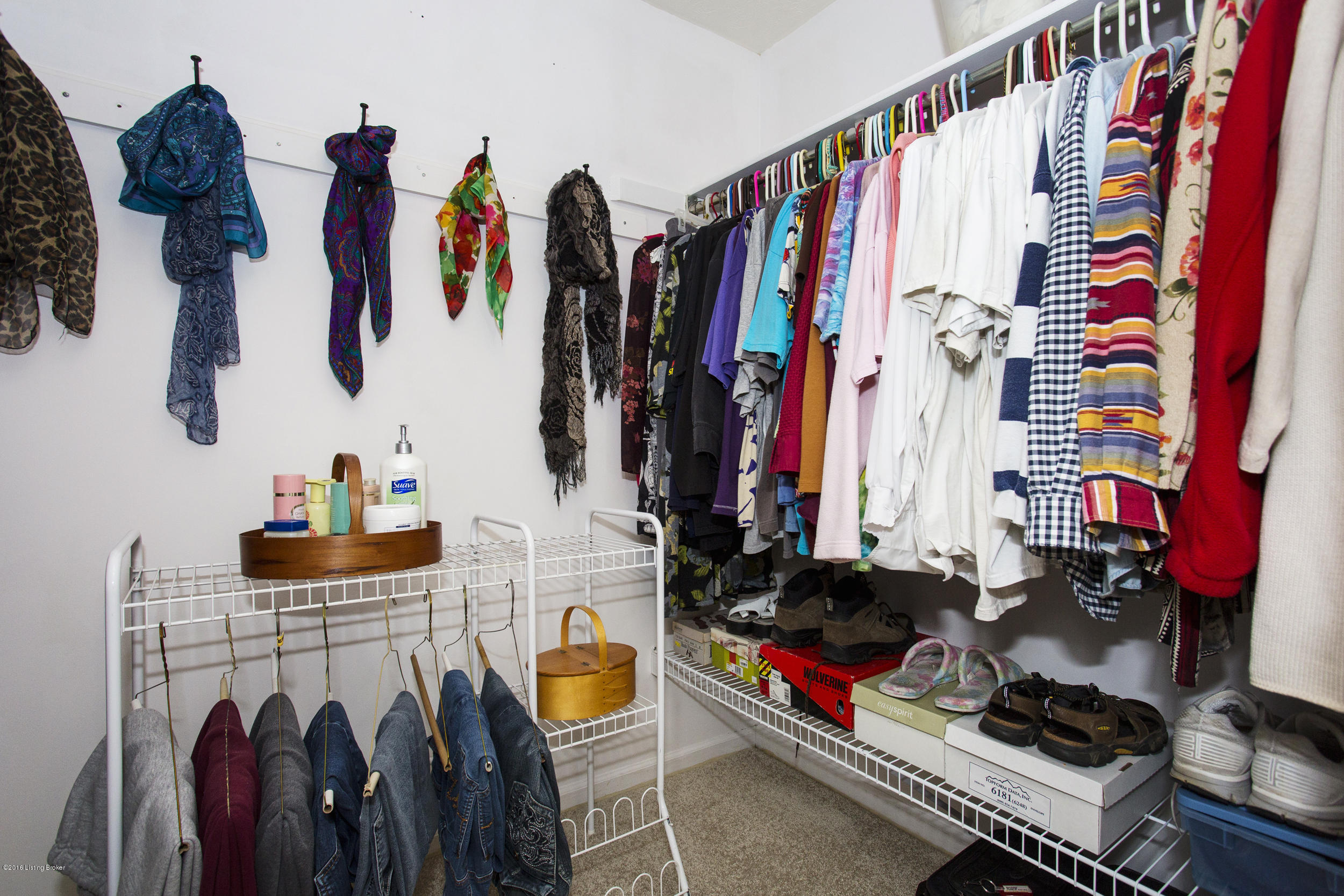 306 Alcott Road Louisville, KY 40207 - Photo 24 of 40 25-master closet