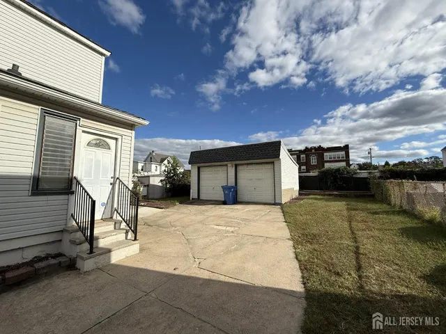 $1,950 | 251 Henry Street, Unit 1, South Amboy, NJ 08879