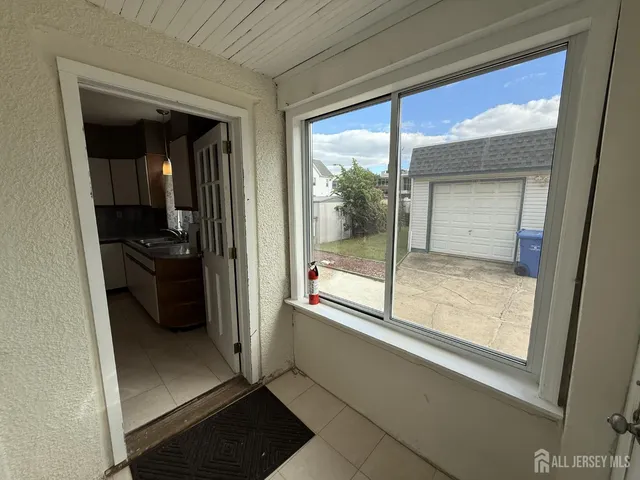 $1,950 | 251 Henry Street, Unit 1, South Amboy, NJ 08879