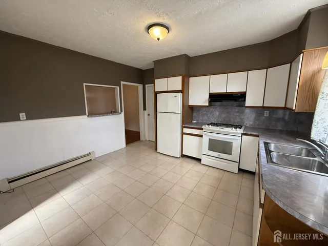 $1,950 | 251 Henry Street, Unit 1, South Amboy, NJ 08879