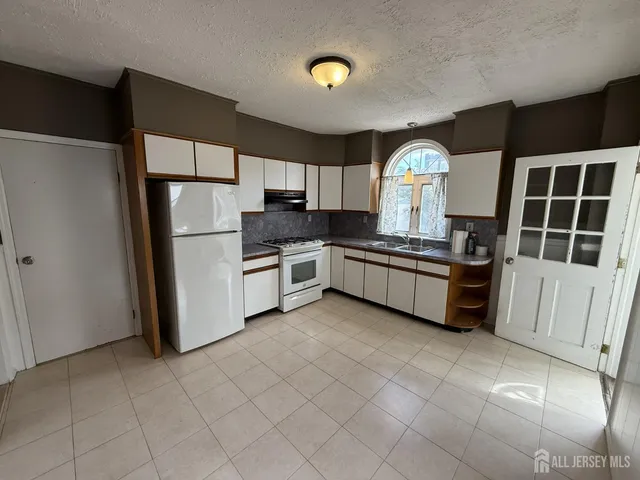 $1,950 | 251 Henry Street, Unit 1, South Amboy, NJ 08879