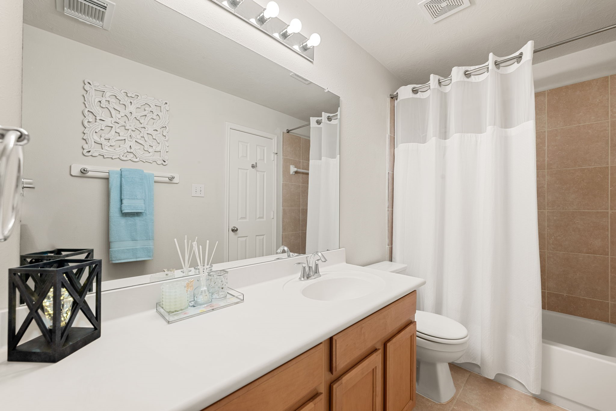 20707 Sapphire Lake Road Richmond, TX 77407 - Photo 20 of 35 Secondary bathroom.