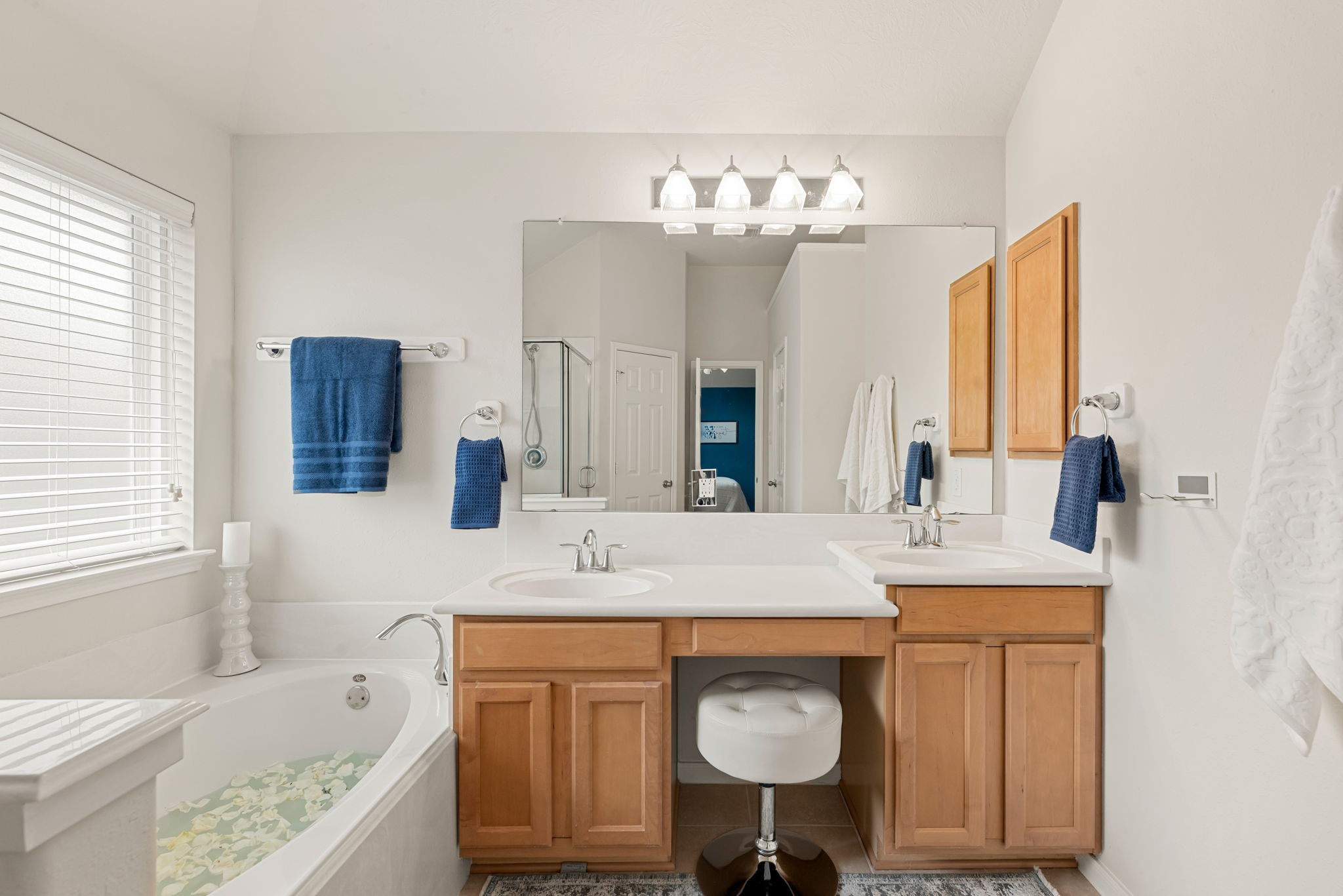 20707 Sapphire Lake Road Richmond, TX 77407 - Photo 23 of 35 Primary en suite with double sinks and a closet.