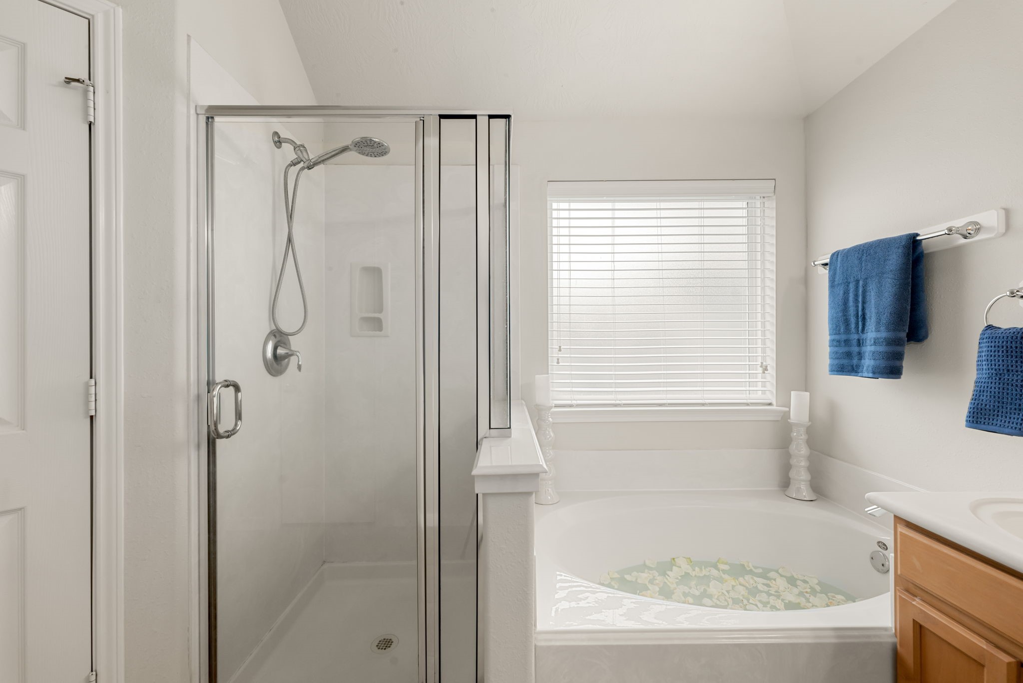 20707 Sapphire Lake Road Richmond, TX 77407 - Photo 24 of 35 Primary en suite with a separate shower and garden tub for soaking after a long day of work.