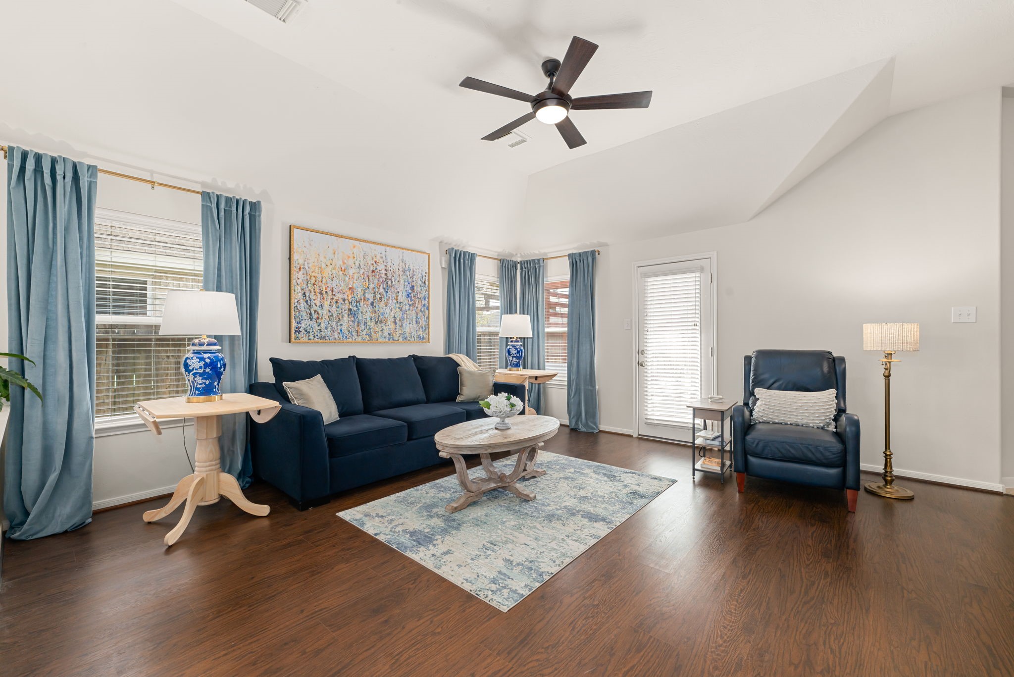 20707 Sapphire Lake Road Richmond, TX 77407 - Photo 10 of 34 Large, light and airy family room....