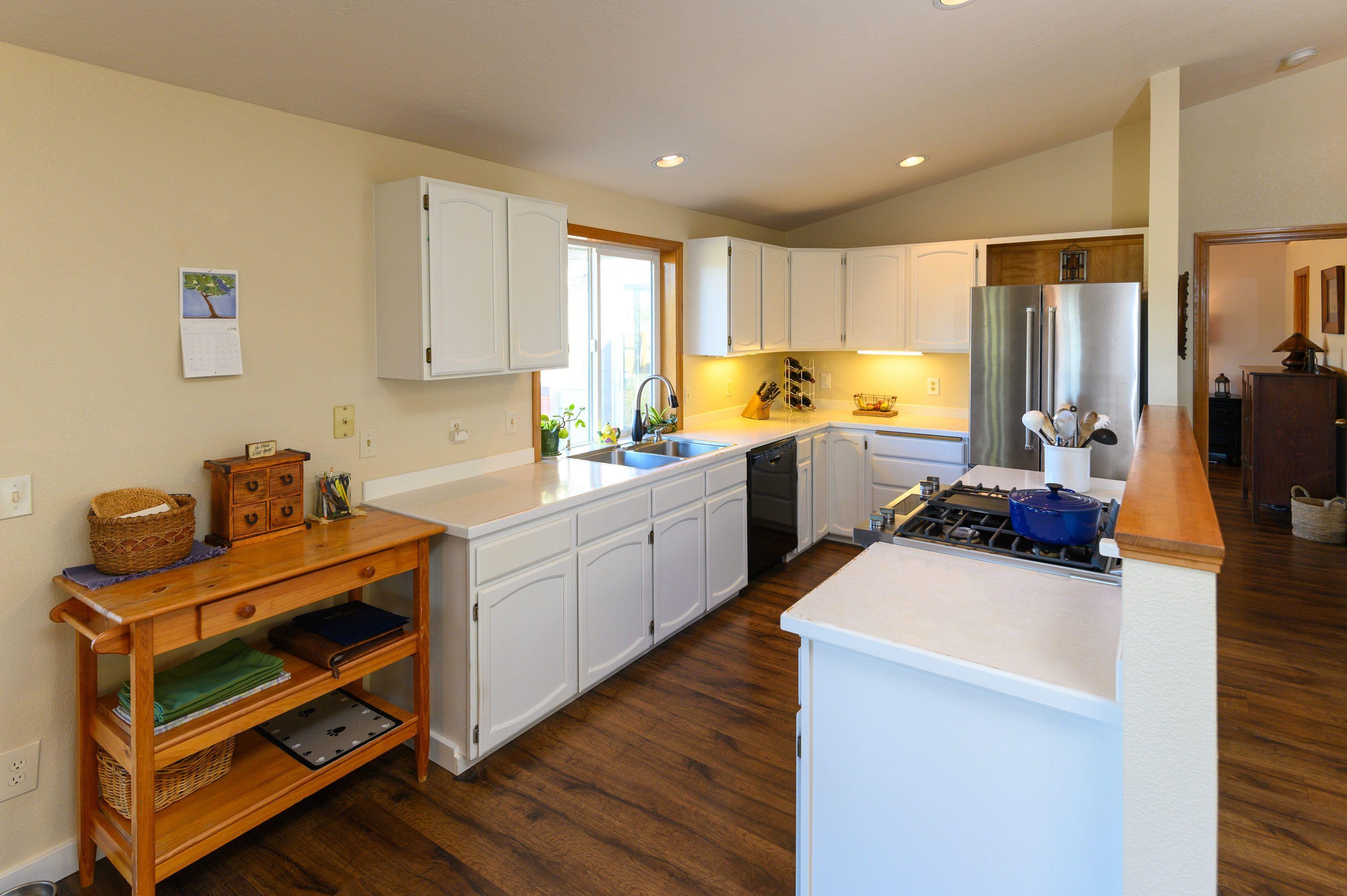 17511 Knight Road Bend, OR 97703 - Photo 8 of 26 9