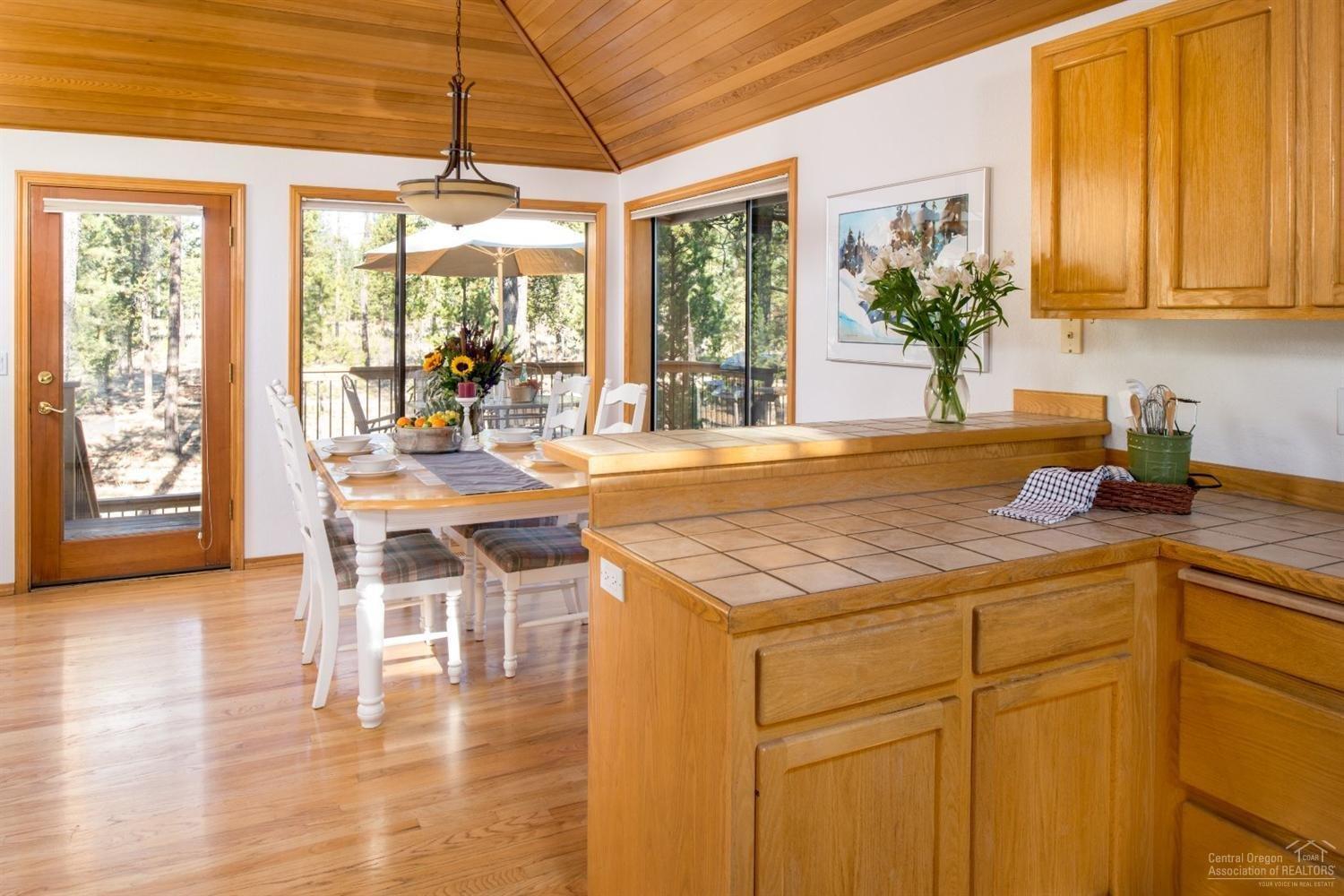 4 Bittern Lane Sunriver, OR 97707 - Photo 3 of 20 Gather around the dining room table or a