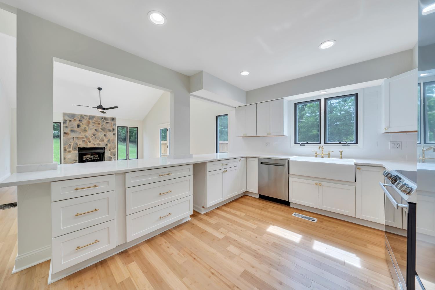 6695 Raintree Road Roanoke, VA 24018 - Photo 15 of 67 IMG_9839