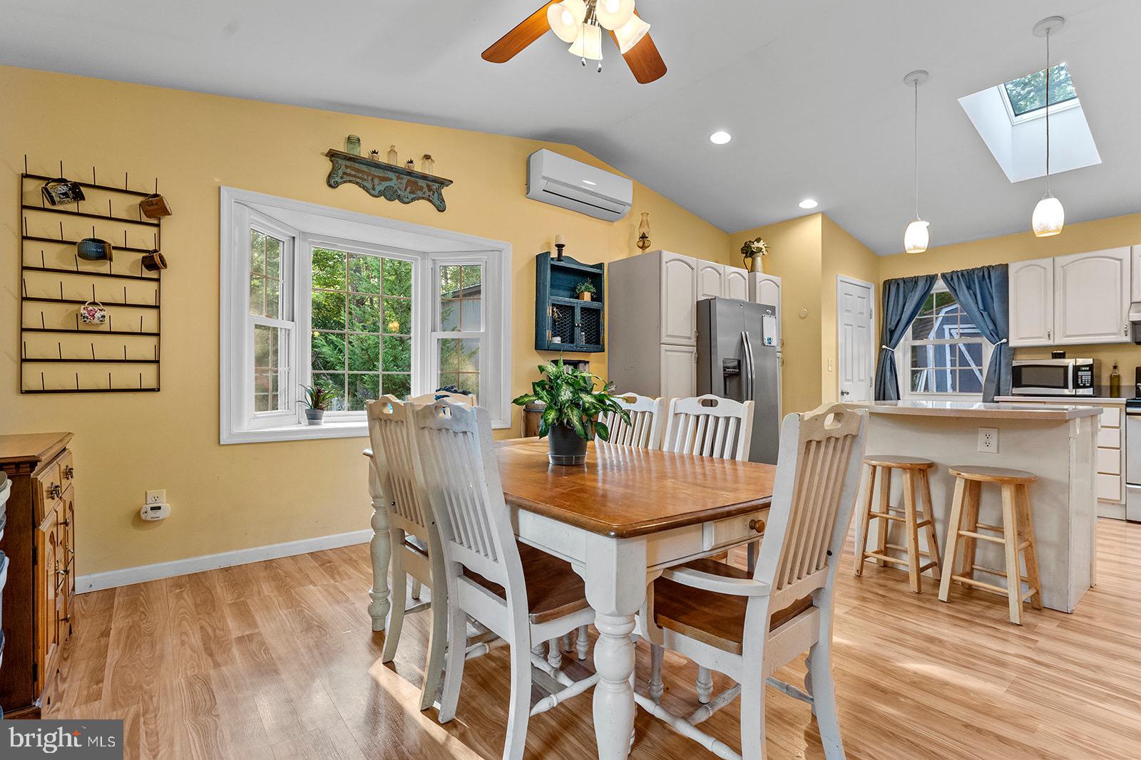 12483 Newland Road Warsaw, VA 22572 - Photo 7 of 38 Dining area