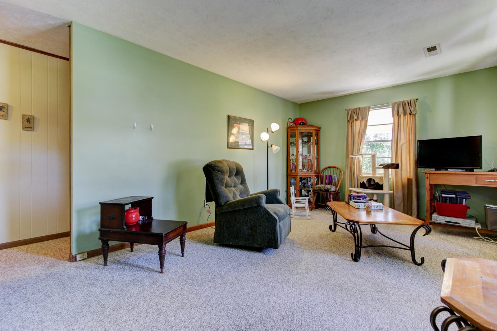 4422 Sullivan Road Knoxville, TN 37921 - Photo 5 of 15 a living room with furniture and a flat screen tv
