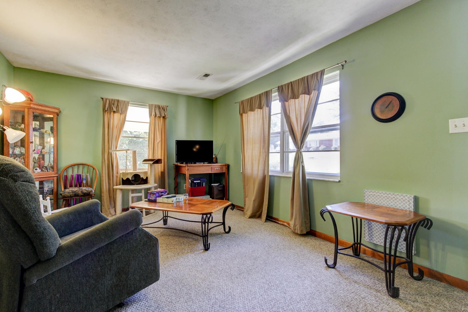 4422 Sullivan Road Knoxville, TN 37921 - Photo 6 of 15 a living room with furniture and a flat screen tv
