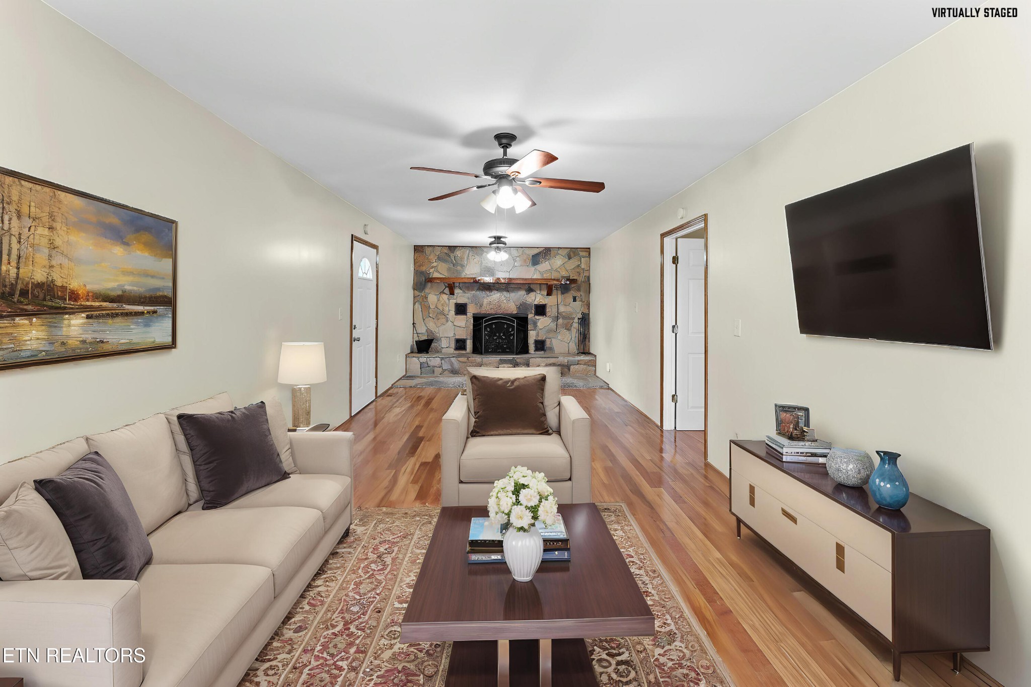 292 Buckner Road Philadelphia, TN 37846 - Photo 6 of 38 a living room with furniture and a flat screen tv