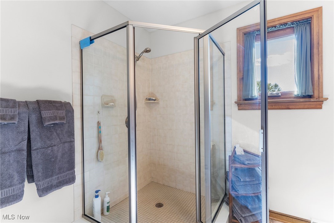 2430 Howland Wilson Road Northeast Warren, OH 44484 - Photo 32 of 33 Bathroom featuring an enclosed shower