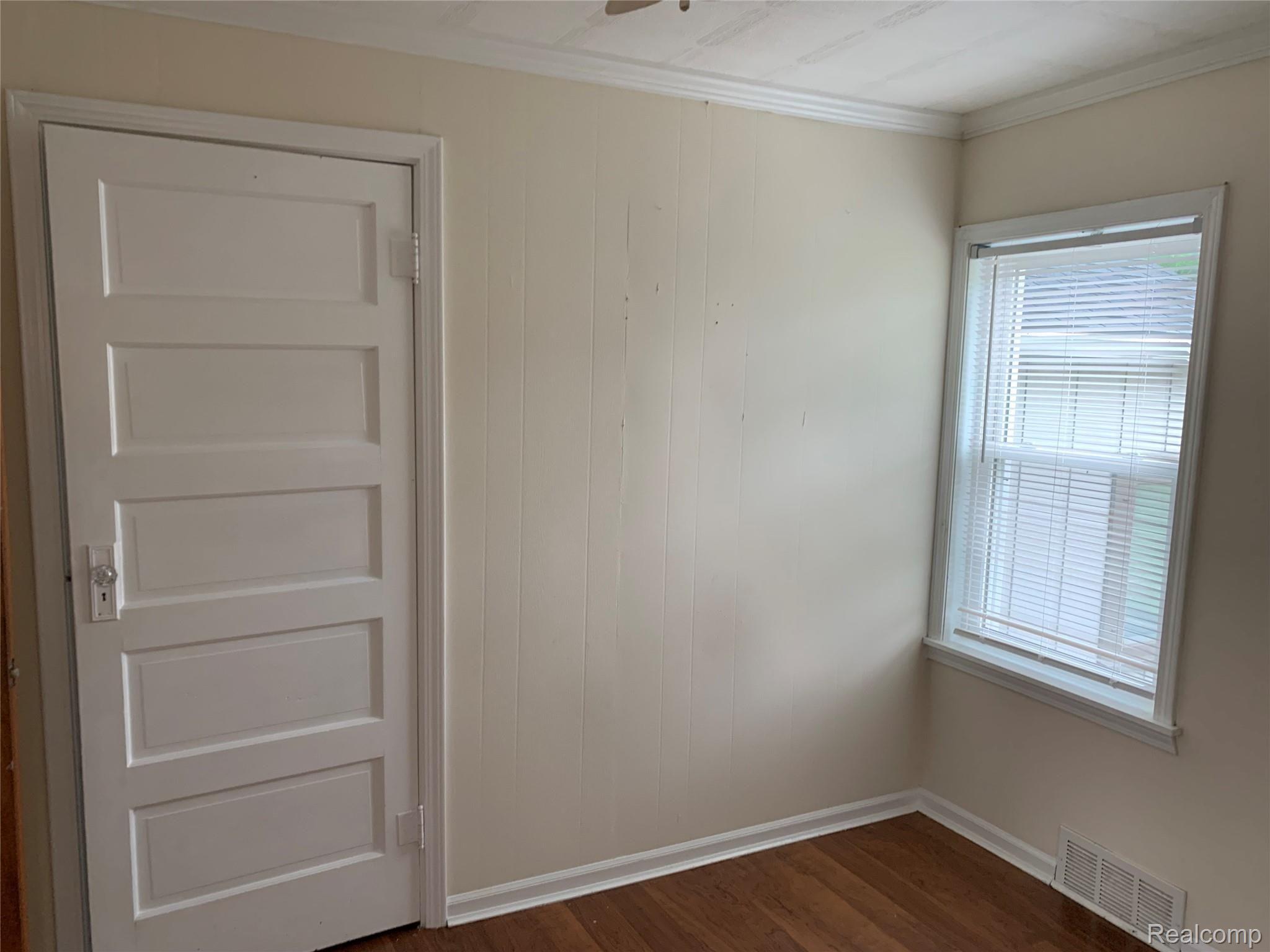 1090 Princeton Avenue Rochester, MI 48307 - Photo 6 of 20 IMG-3289.jpg
