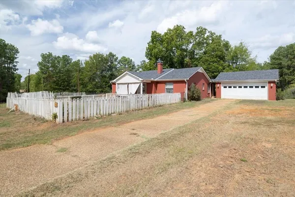 $194,990 | 9462 County Road 147, Overton, TX 75684