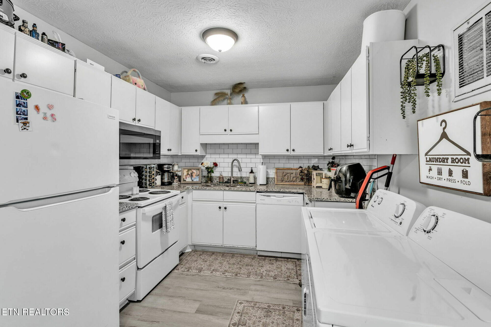 525 Scott County Road Kingsport, TN 37660 - Photo 12 of 17 46-web-or-mls-Pine_Ridge_Townhouses-4882