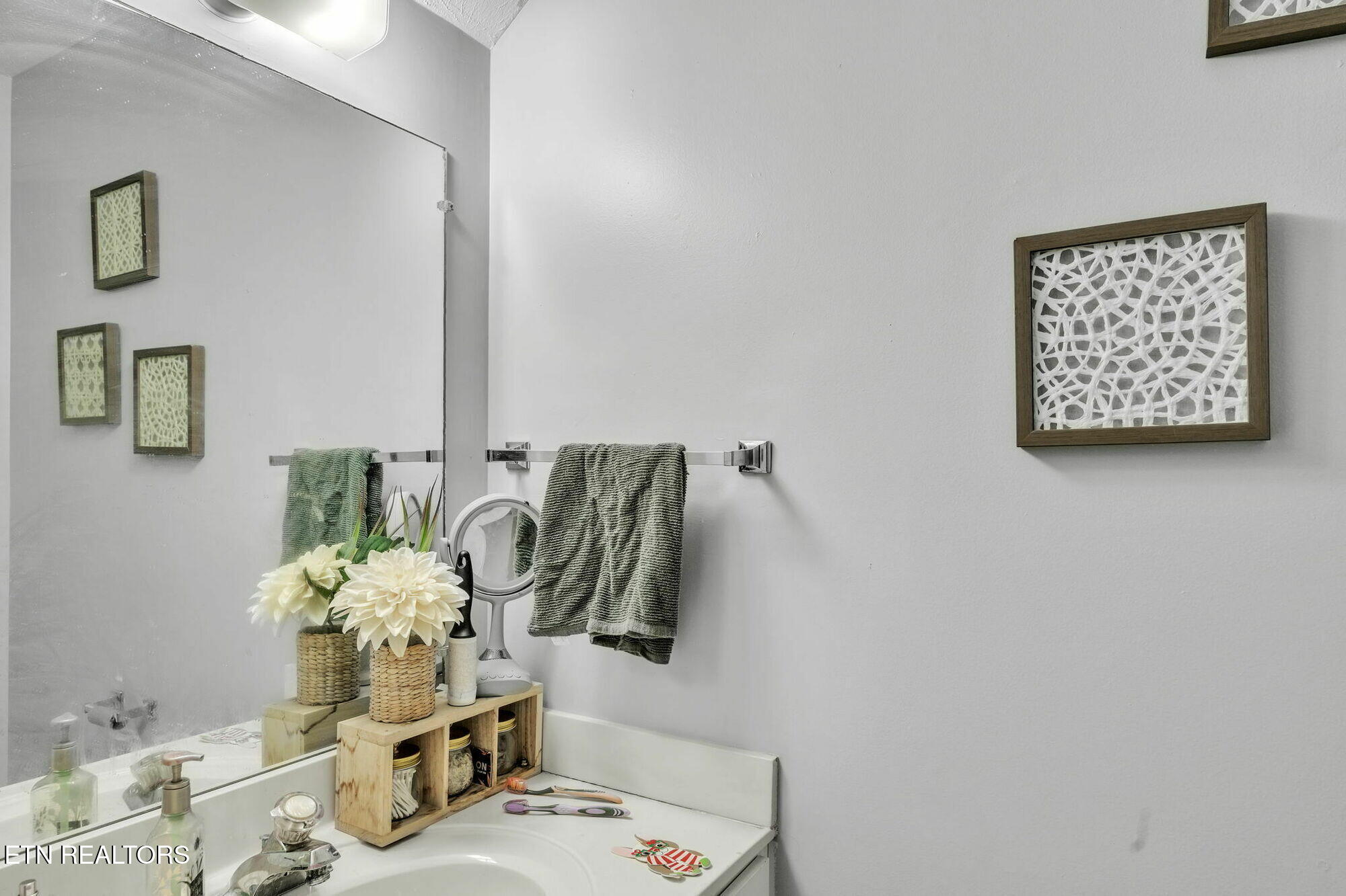 525 Scott County Road Kingsport, TN 37660 - Photo 14 of 17 43-web-or-mls-Pine_Ridge_Townhouses-4873