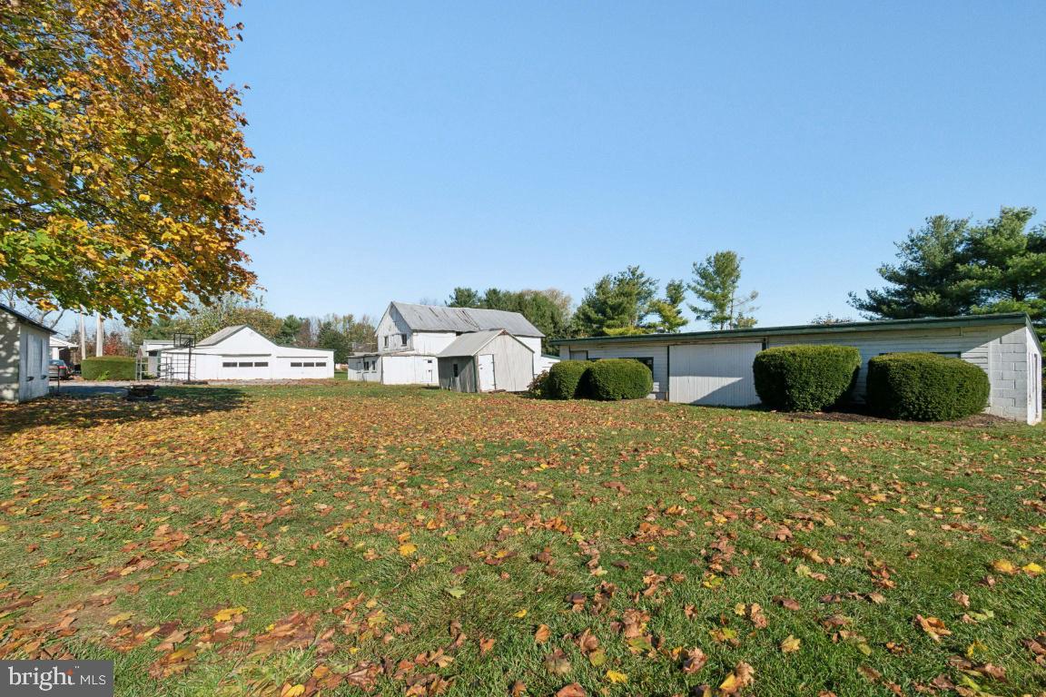615 Hanover Pike Hampstead, MD 21074 - Photo 33 of 35 a house view with a garden space