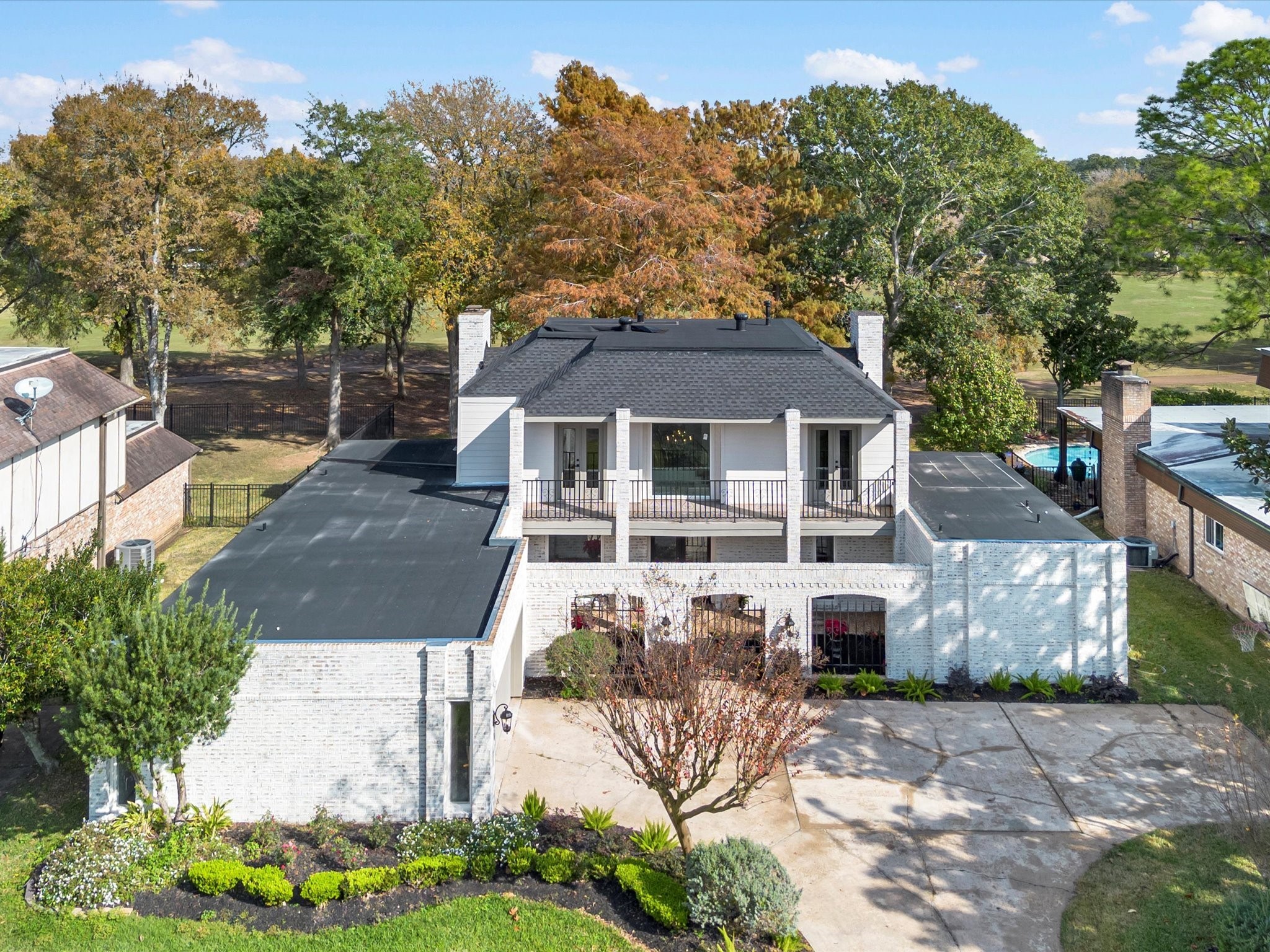 Welcome to the beautiful 3514 La Costa Rd