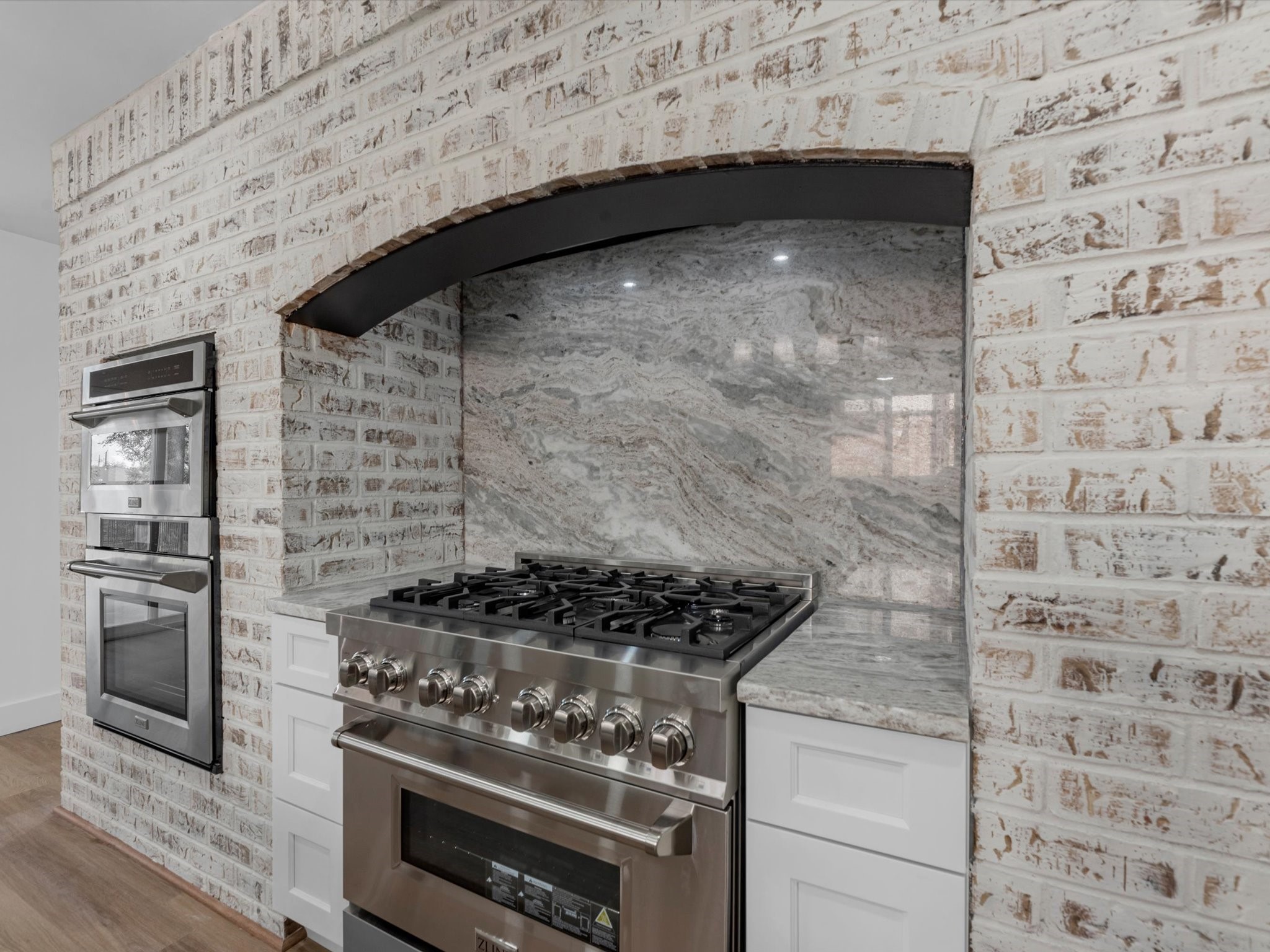 3514 La Costa Road Missouri City, TX 77459 - Photo 11 of 38 a stove top oven sitting inside of a kitchen