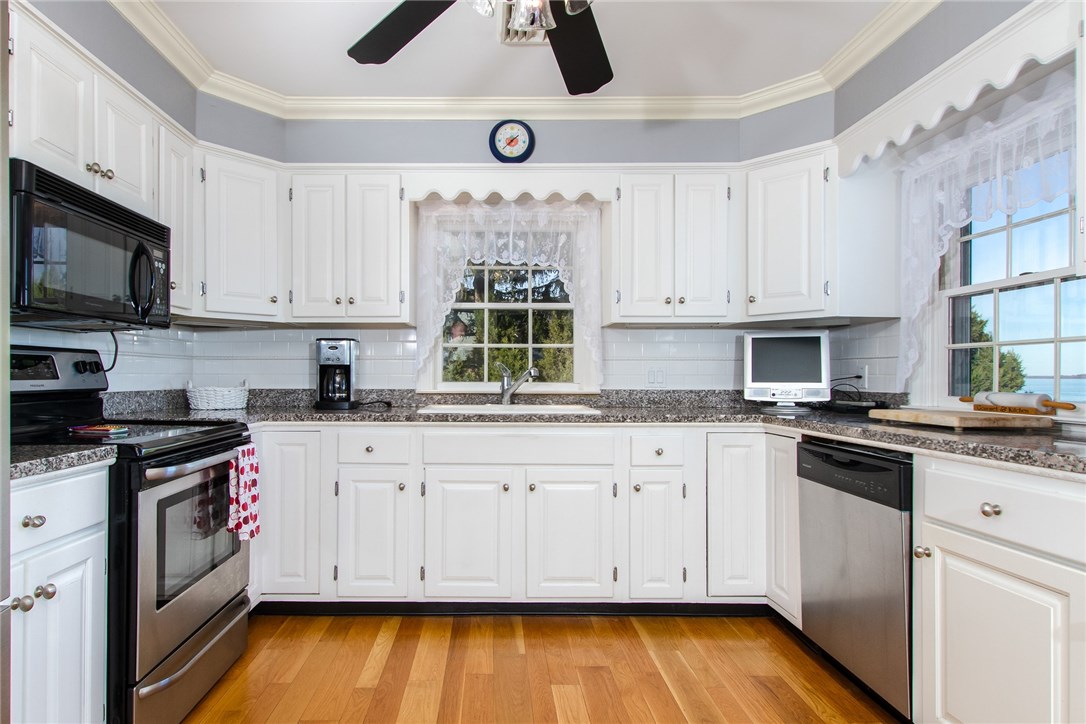 1046 East Shore Road Jamestown, RI 02835 - Photo 17 of 29