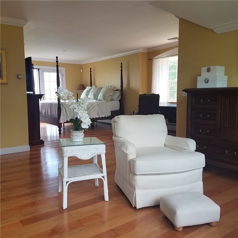 1046 East Shore Road Jamestown, RI 02835 - Photo 20 of 29 Master sitting area
