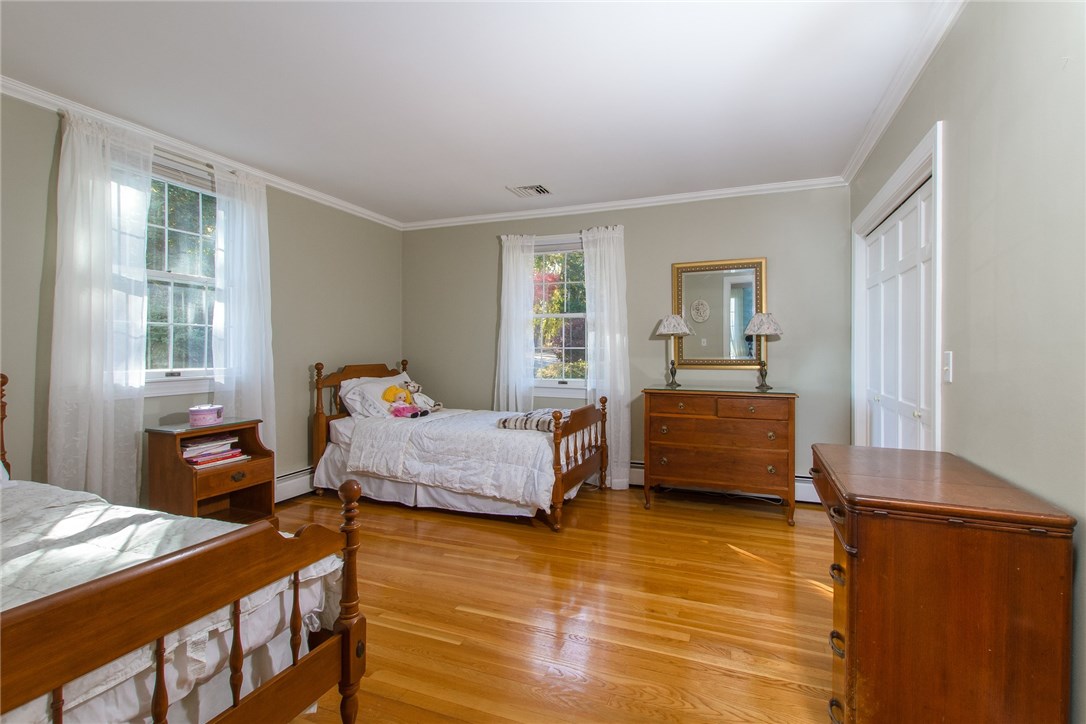 1046 East Shore Road Jamestown, RI 02835 - Photo 21 of 29 1st floor over sized bedroom