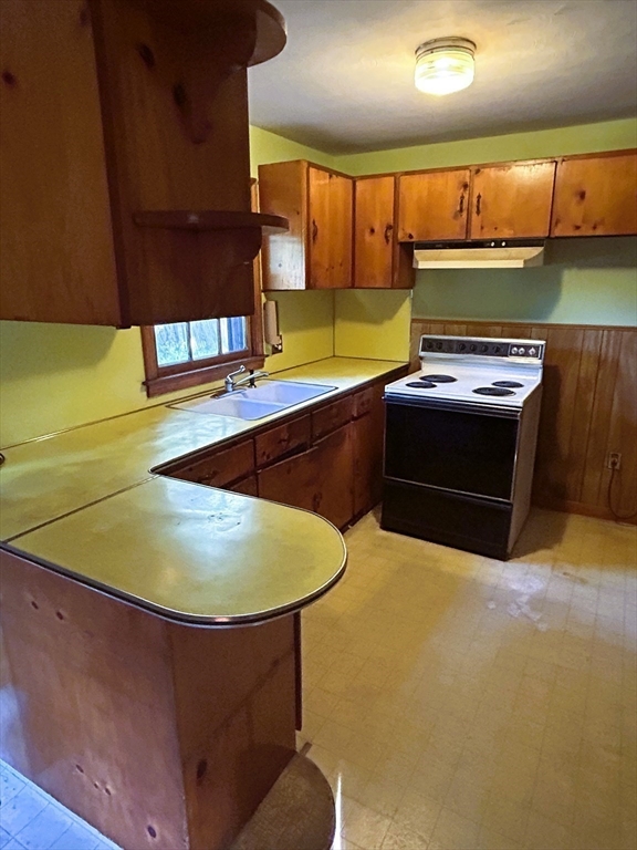 40 West Canton Circle Springfield, MA 01104 - Photo 9 of 25