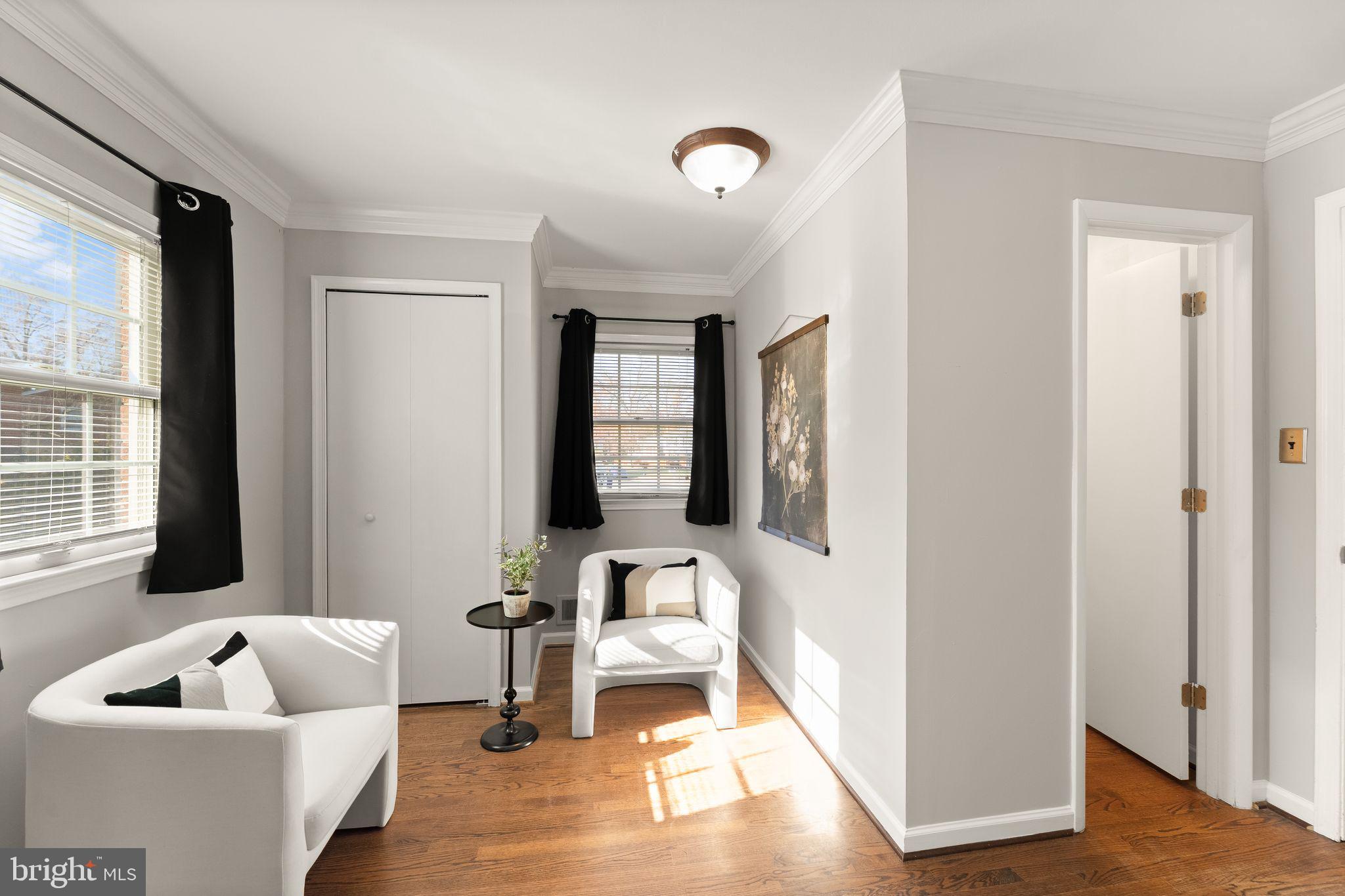 6101 Briarview Court Alexandria, VA 22310 - Photo 18 of 44 a living room with furniture and a window