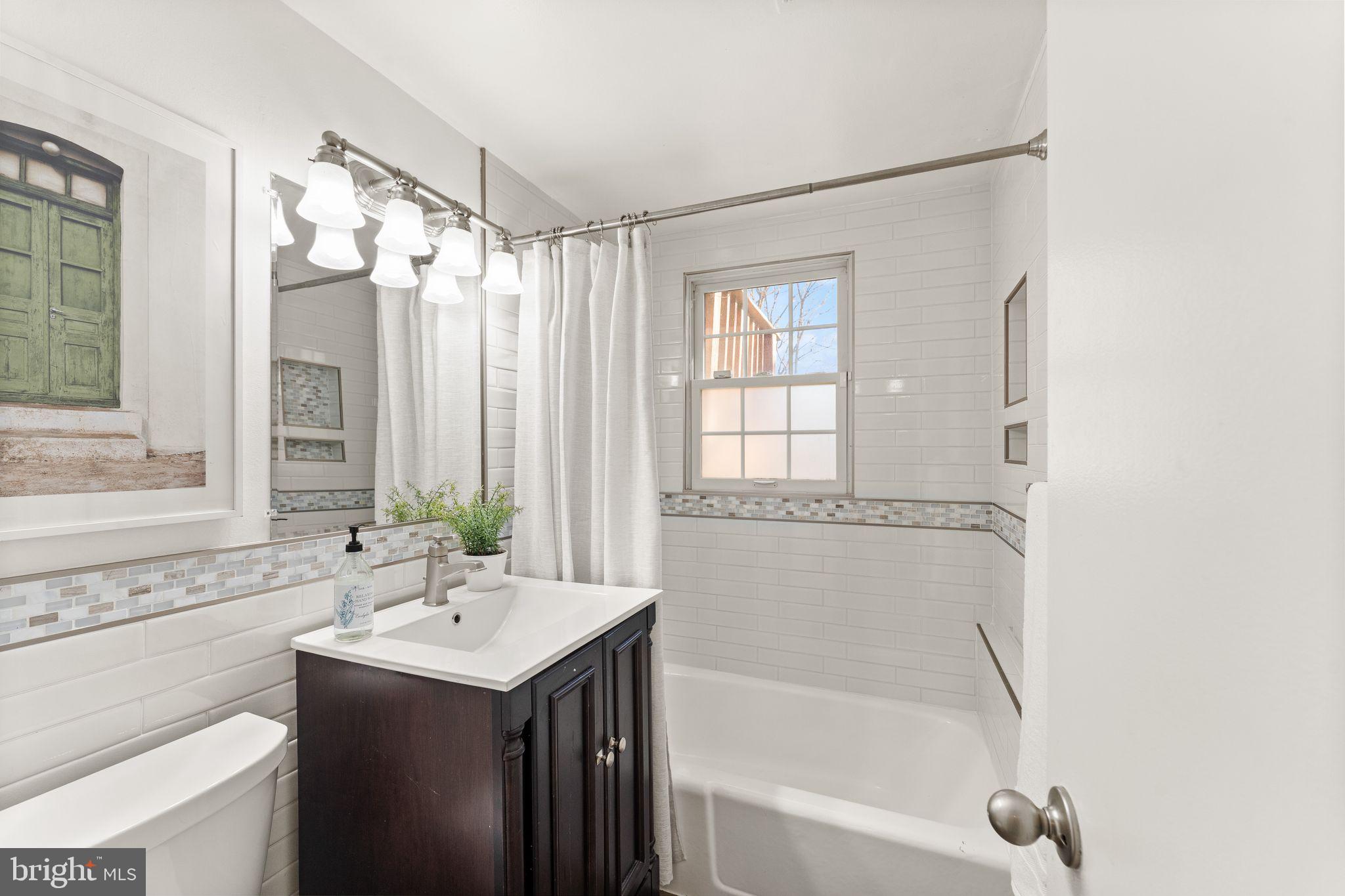 6101 Briarview Court Alexandria, VA 22310 - Photo 29 of 44 a bathroom with a tub sink and mirror