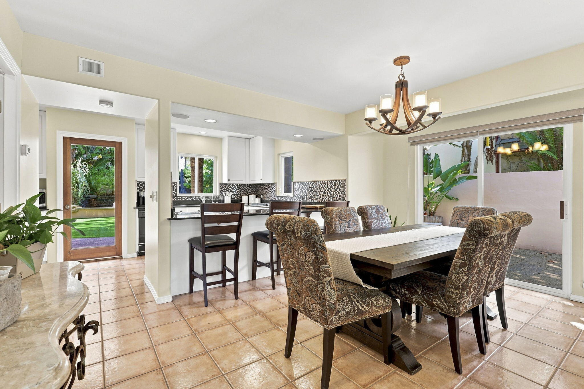 110 Santa Rosa Place Santa Barbara, CA 93109 - Photo 10 of 31 Dining Area