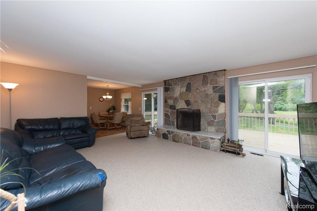 6805 Oakhill Road Clarkston, MI 48348 - Photo 15 of 75 FamilyRoom3.jpg