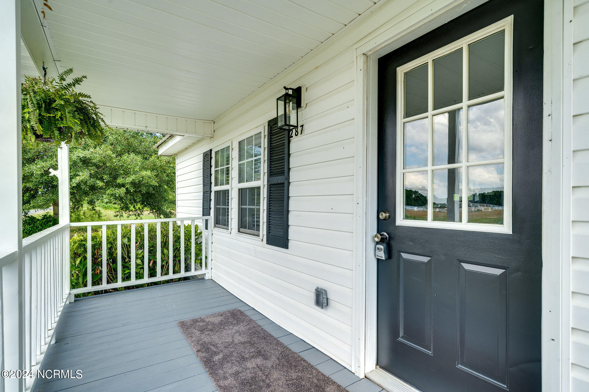 287 Murphys Store Road Rose Hill, NC 28458 - Photo 2 of 27 Front Porch