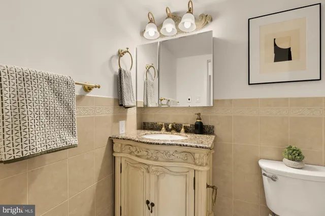 a bathroom with a bath tub